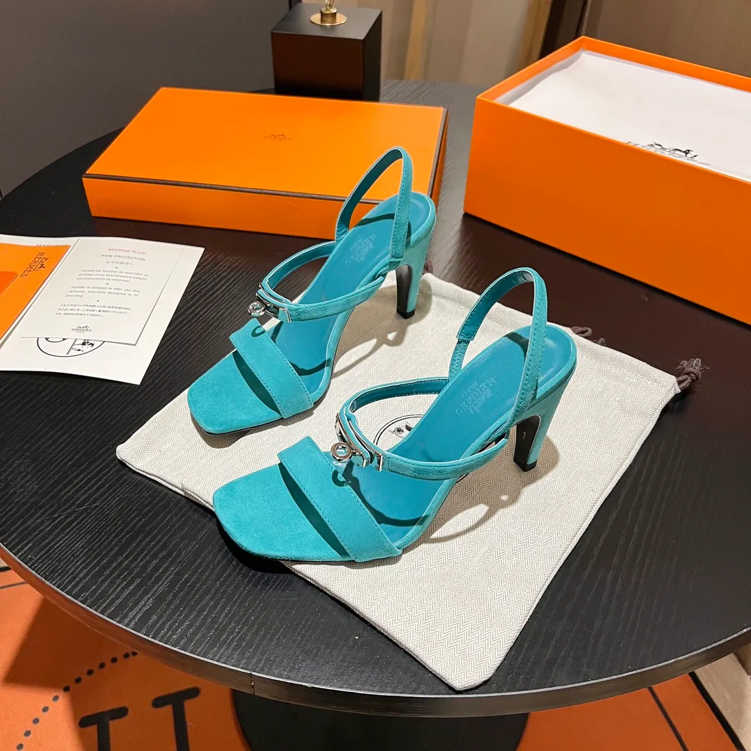 👟👟Ex-factory price 600👟👟 💋💋Continue the classics Hermes Classic H high-heeled sandals series————————Fashionable classic and versatile super comfortable It took half a year to disassemble the original version and develop it with craftsmanship and perfection in every detail Simple and smooth design to create a fashionable, classic and soft look 🥰🥰 Material: Original custom-made sheep suede, sheepskin lining for feet, Italian genuine leather outsole ▪️Heel height: 9cm ▪️SIZE: 34-42 (34.41 42 customized, non-returnable and non-exchangeable)